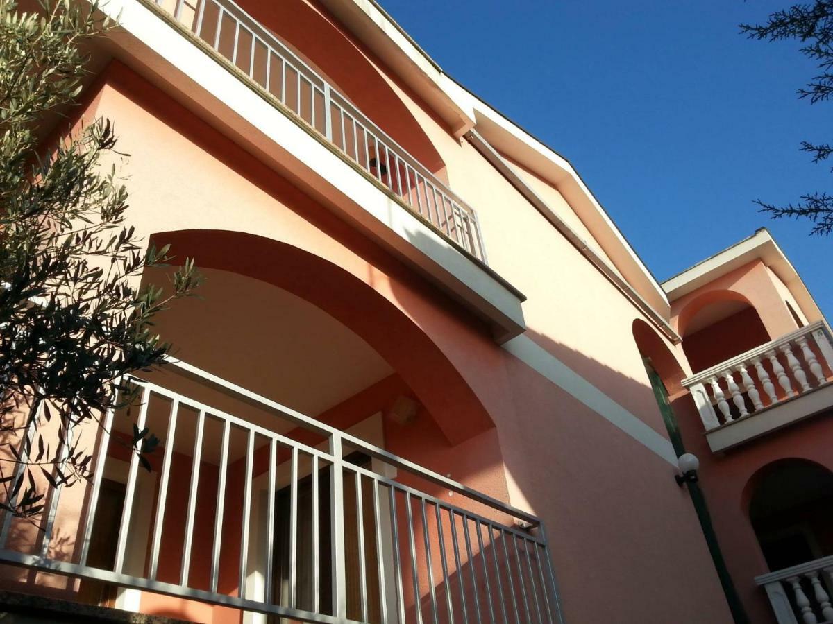 Apartmani Vesna Pinezići Екстериор снимка